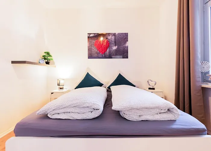 Apartment Helle In Top-lage, Hasselbachplatz - Altstadt, W-lan, 4 Schlafplätze *